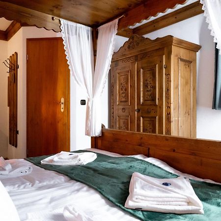 Hotel Zum See, Titisee エクステリア 写真