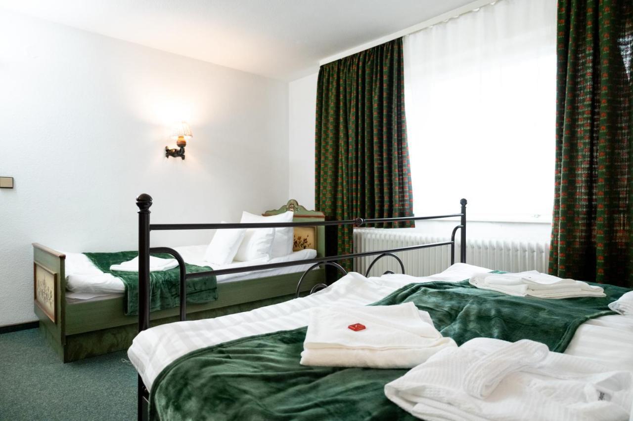 Hotel Zum See, Titisee エクステリア 写真
