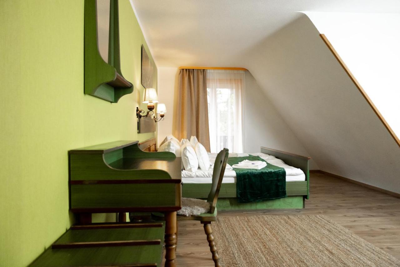 Hotel Zum See, Titisee エクステリア 写真