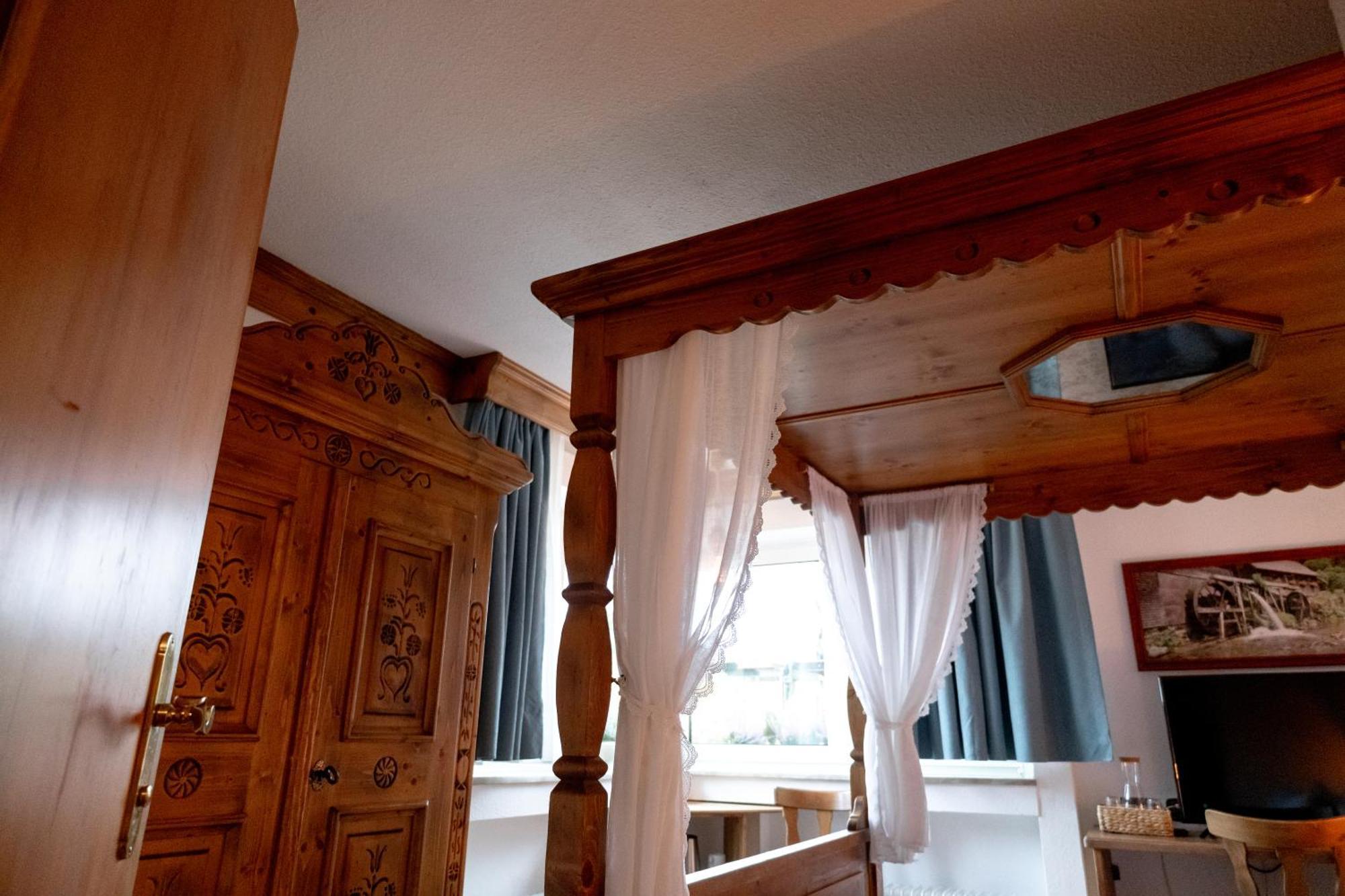 Hotel Zum See, Titisee エクステリア 写真