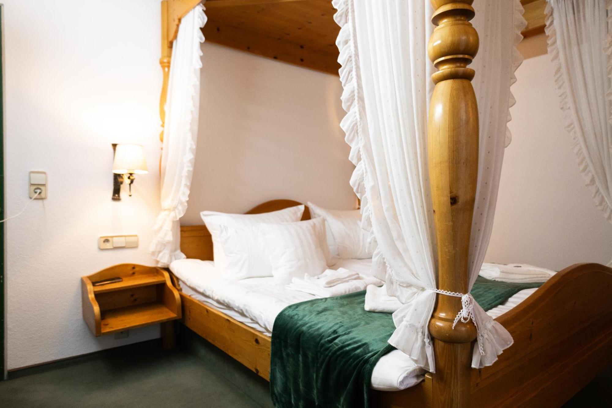 Hotel Zum See, Titisee エクステリア 写真