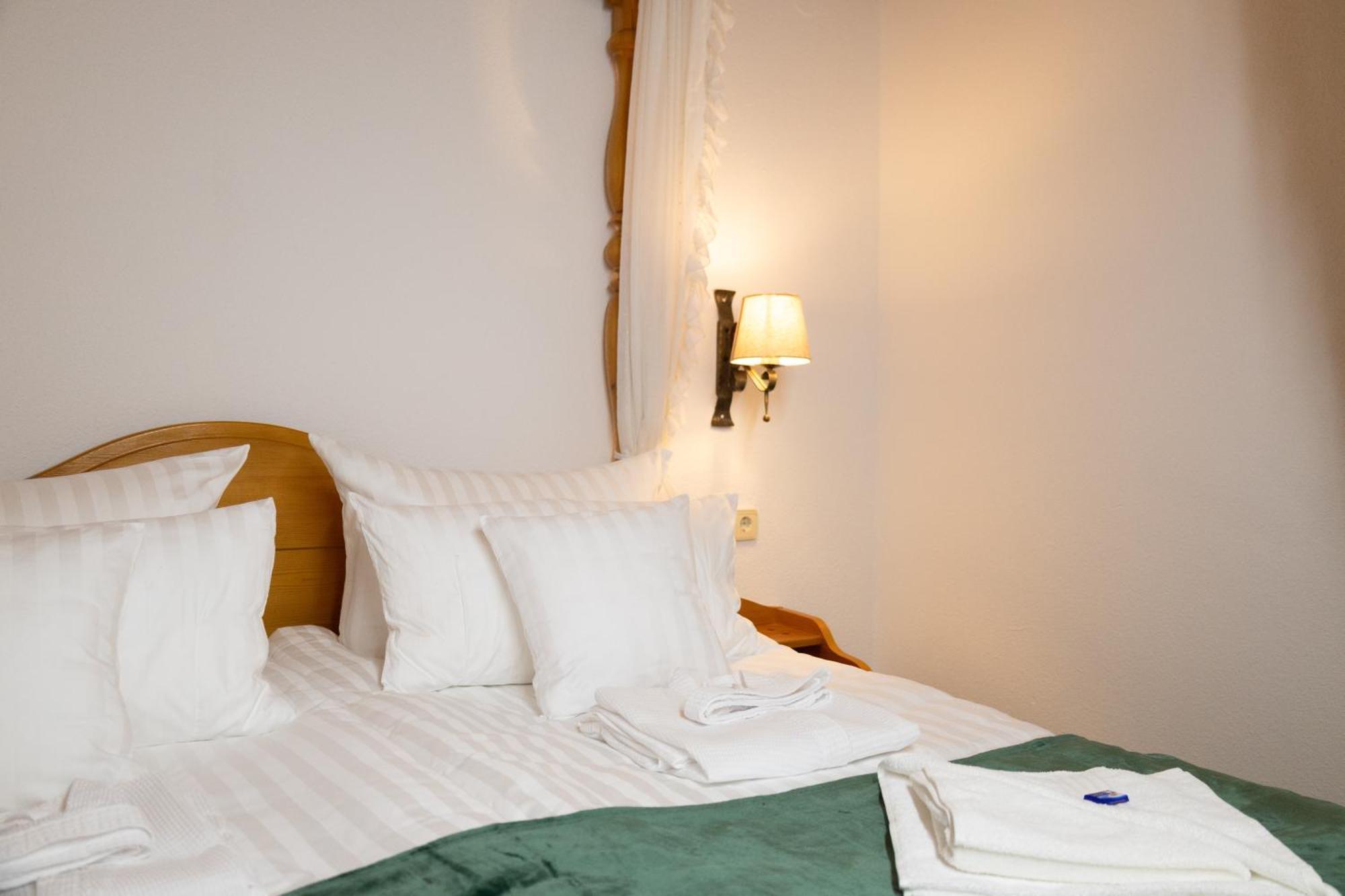 Hotel Zum See, Titisee エクステリア 写真
