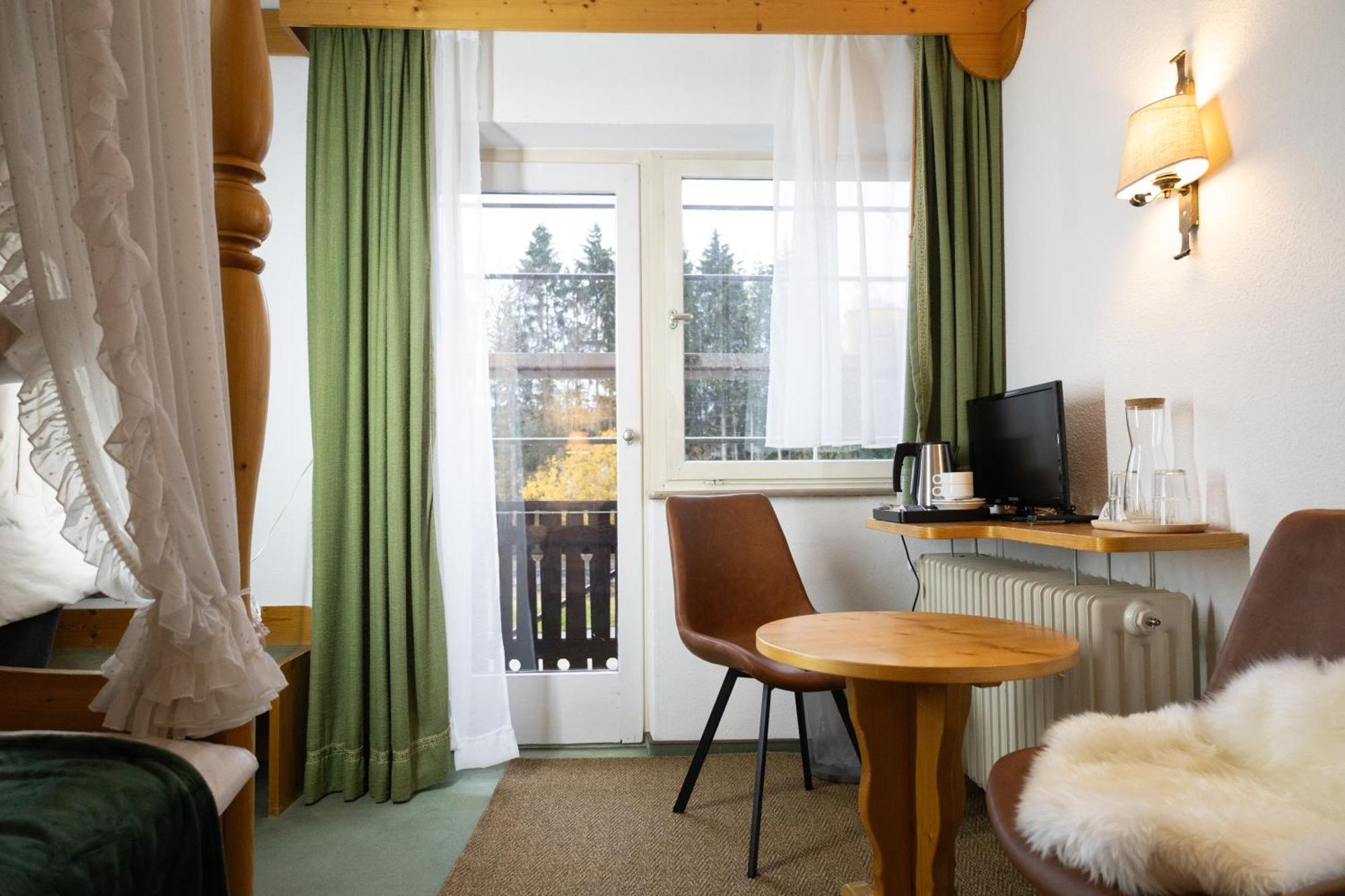Hotel Zum See, Titisee エクステリア 写真