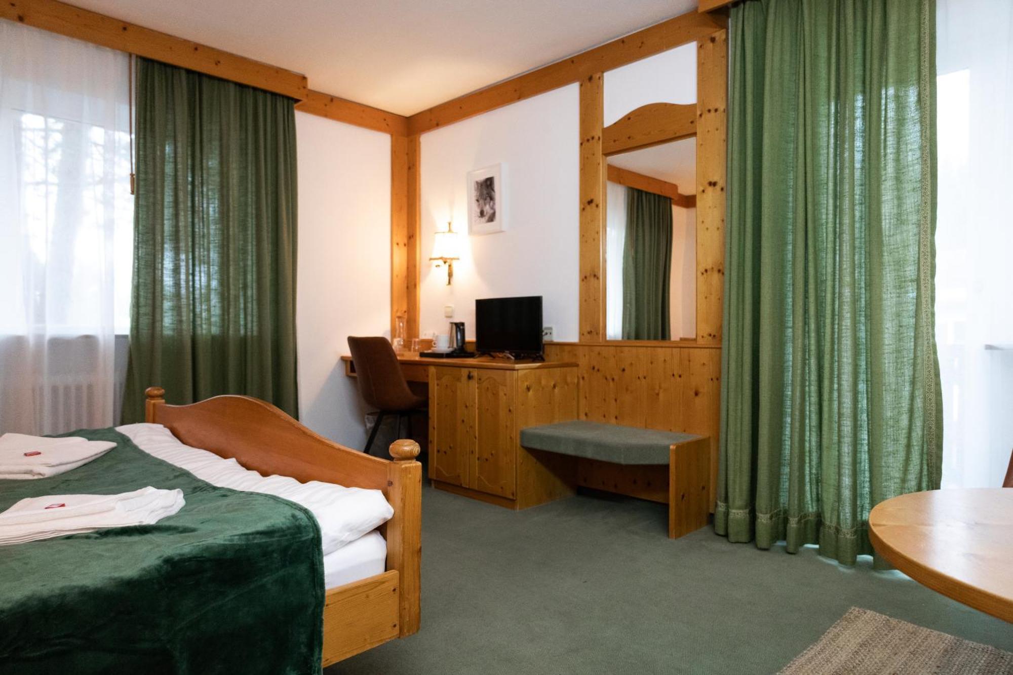 Hotel Zum See, Titisee エクステリア 写真