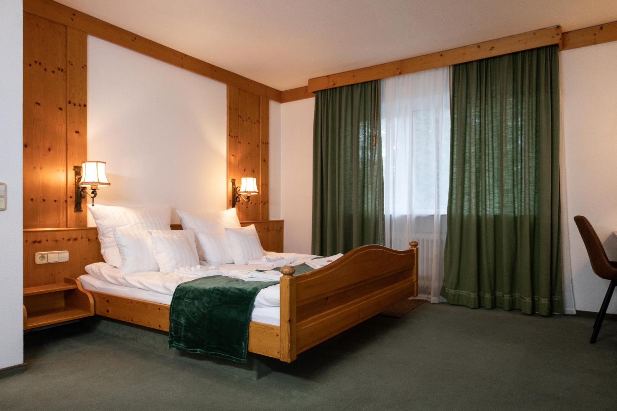 Hotel Zum See, Titisee エクステリア 写真