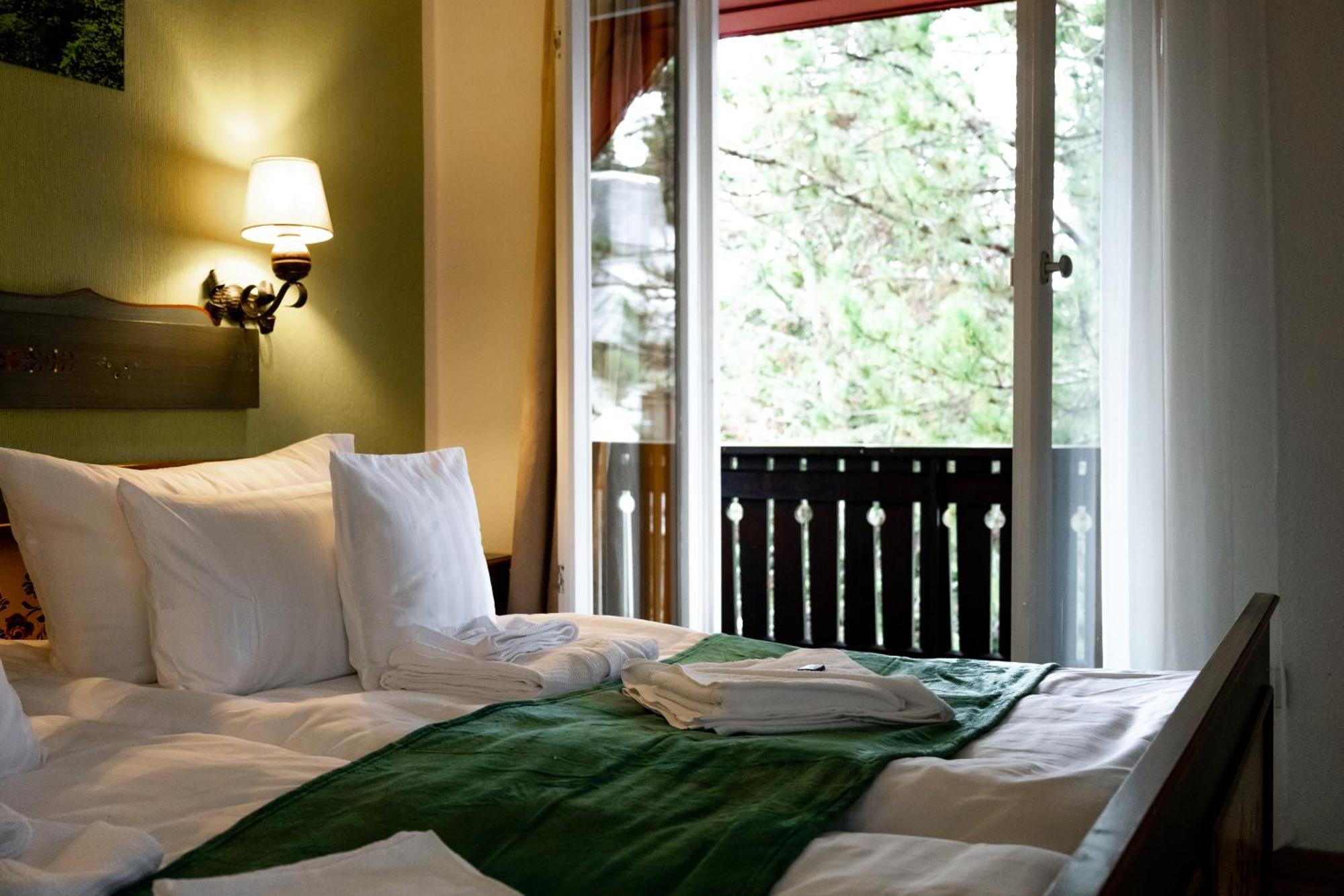 Hotel Zum See, Titisee エクステリア 写真