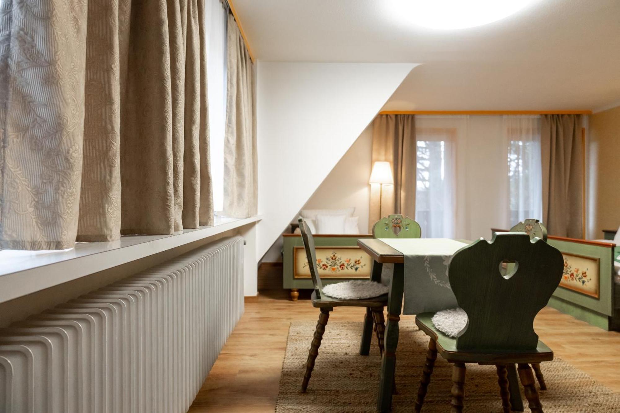 Hotel Zum See, Titisee エクステリア 写真
